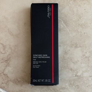 Shiseido Synchro Skin Self-Refreshing Tint - Black and Red